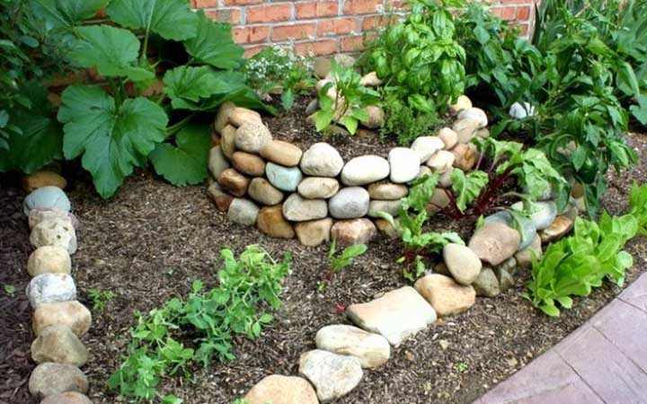 Create A Garden Spiral With Stones