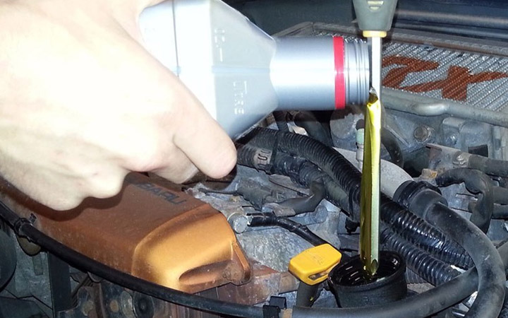 This Is How You Should Pour Oil In Your Car If You Don’t Have A Funnel car tips and tricks car hacks remove a dent from your car vacuum cleaner pool noodles car roof shaving cream