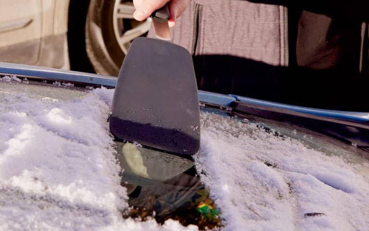 car hacks  Foggy Windshields  winter driving experience  chalkboard eraser  fog  windshield defroster  de-icer  toothpaste  car headlights  de-icing products  defog the windows